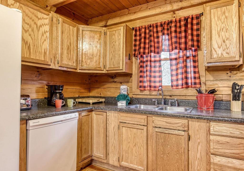 Bucky'S Bungalow, Hot Tub, 1089 Of Free Attraction Tickets For Each Paid Day, Dollywood And More! جاتلينبرج المظهر الخارجي الصورة